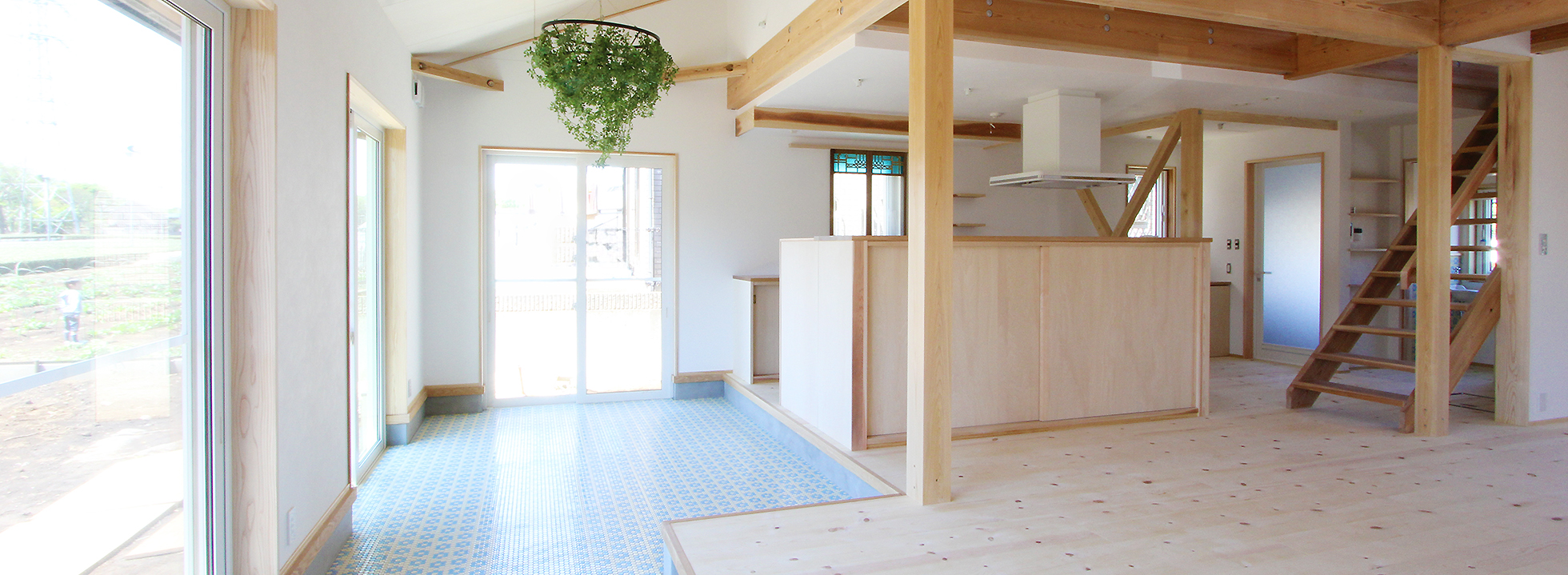 光と風を感じる大屋根の家
